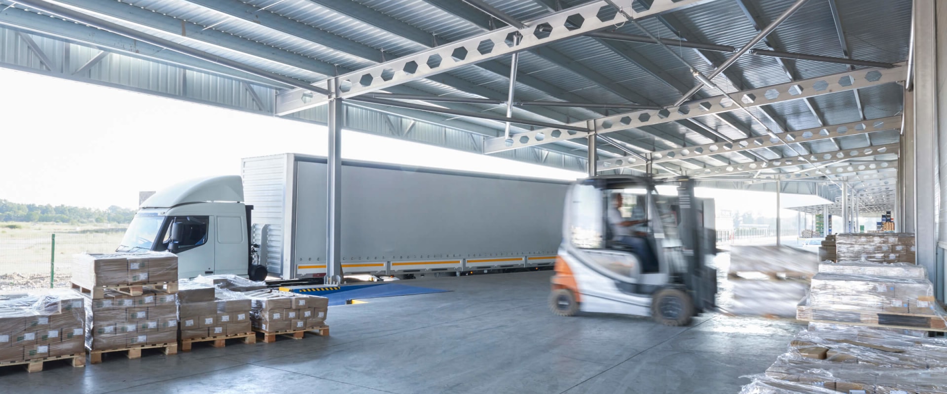 Cross-docking Services: The Efficient Solution for Your Transportation Needs